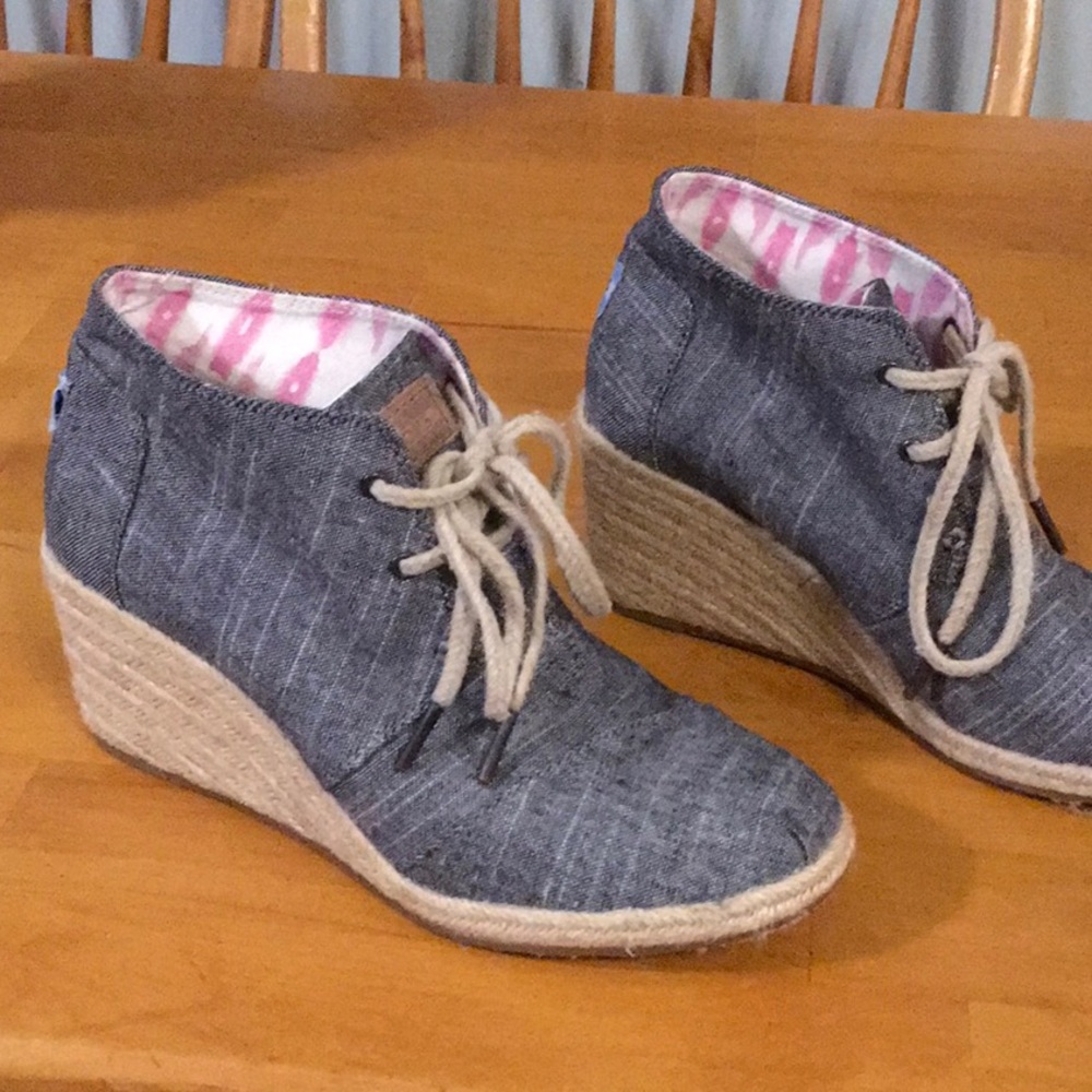 Toms Gray lace up wedges women’s size 8 1/2